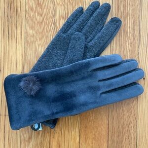 Chic Women's Gloves with Pom Detail